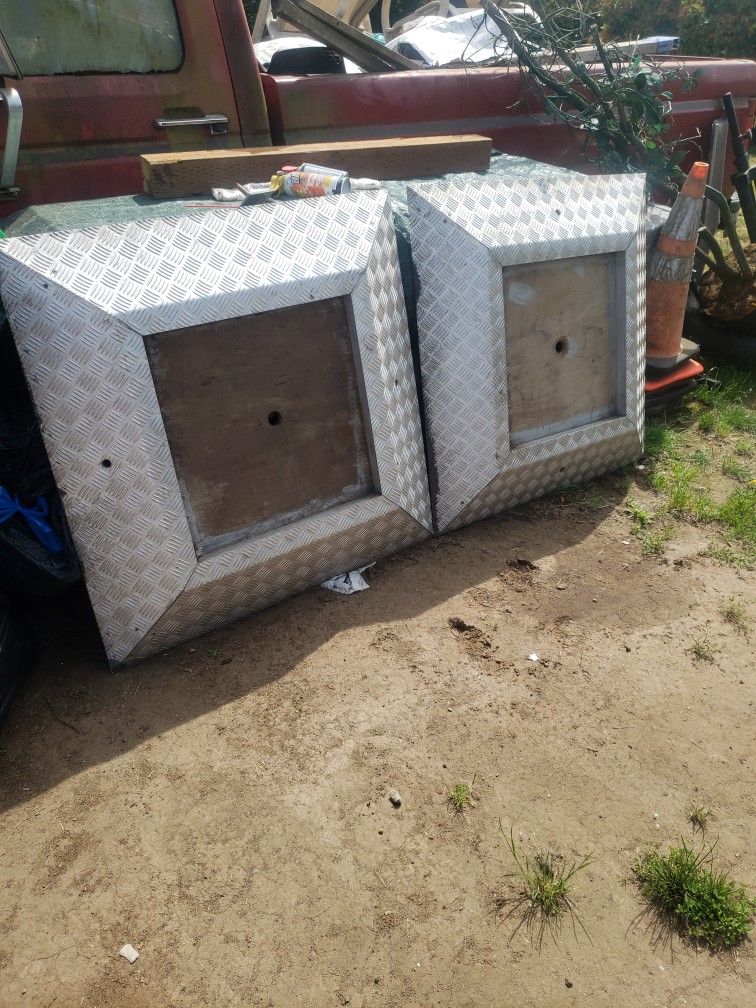 Diamond Plate stands