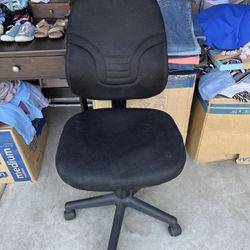 Desk Chair On Wheels $10