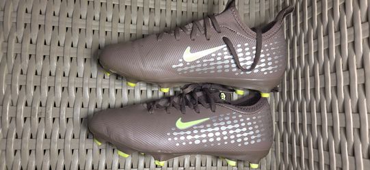 Size 1.5 youth Nike Jr. Mercurial Vapor 16 Academy Kylian Mbappé