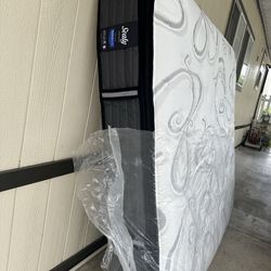 Sealy Posturepedic King Mattress