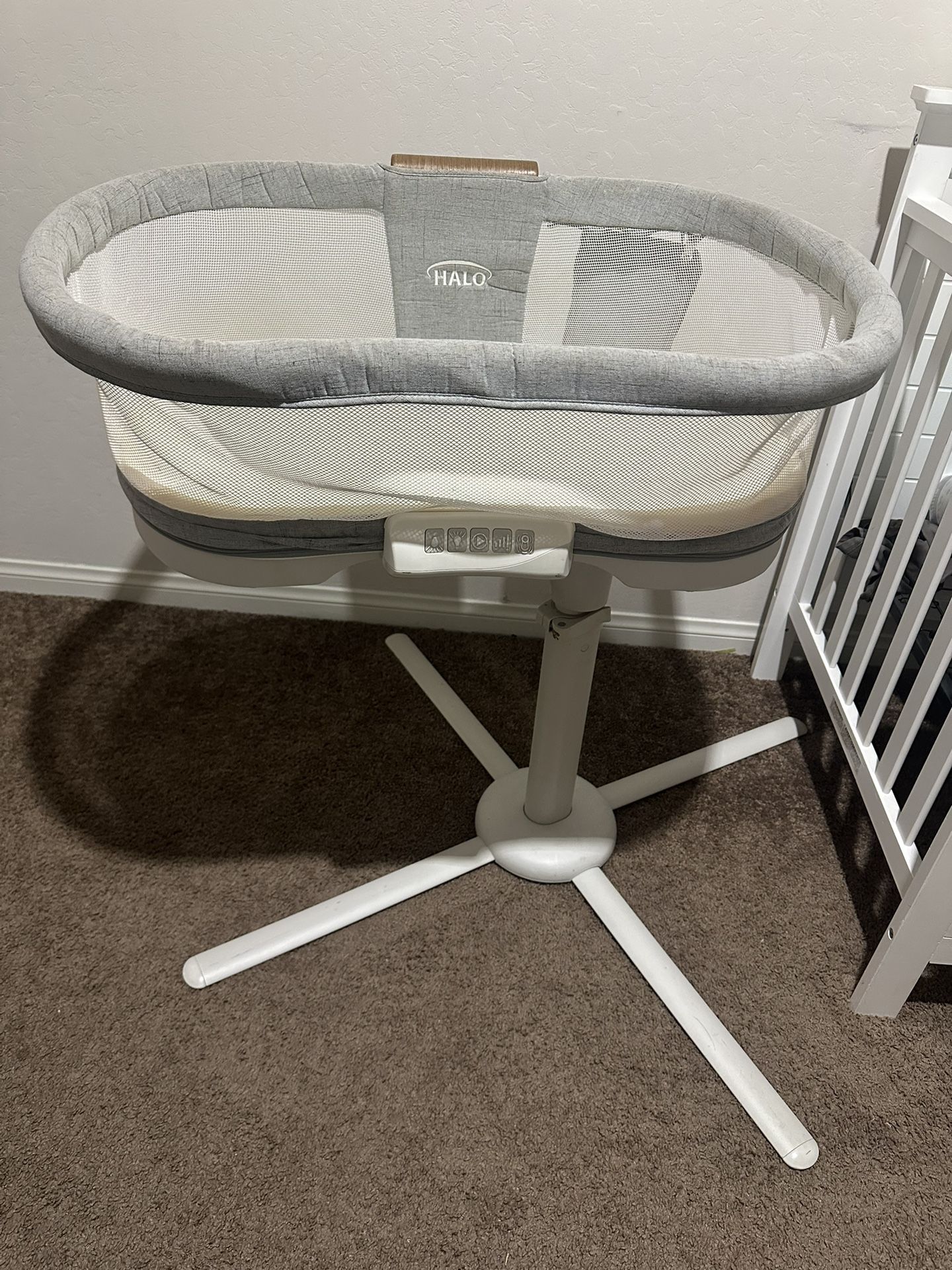 Halo Bassinest Luxe Swivel Sleeper