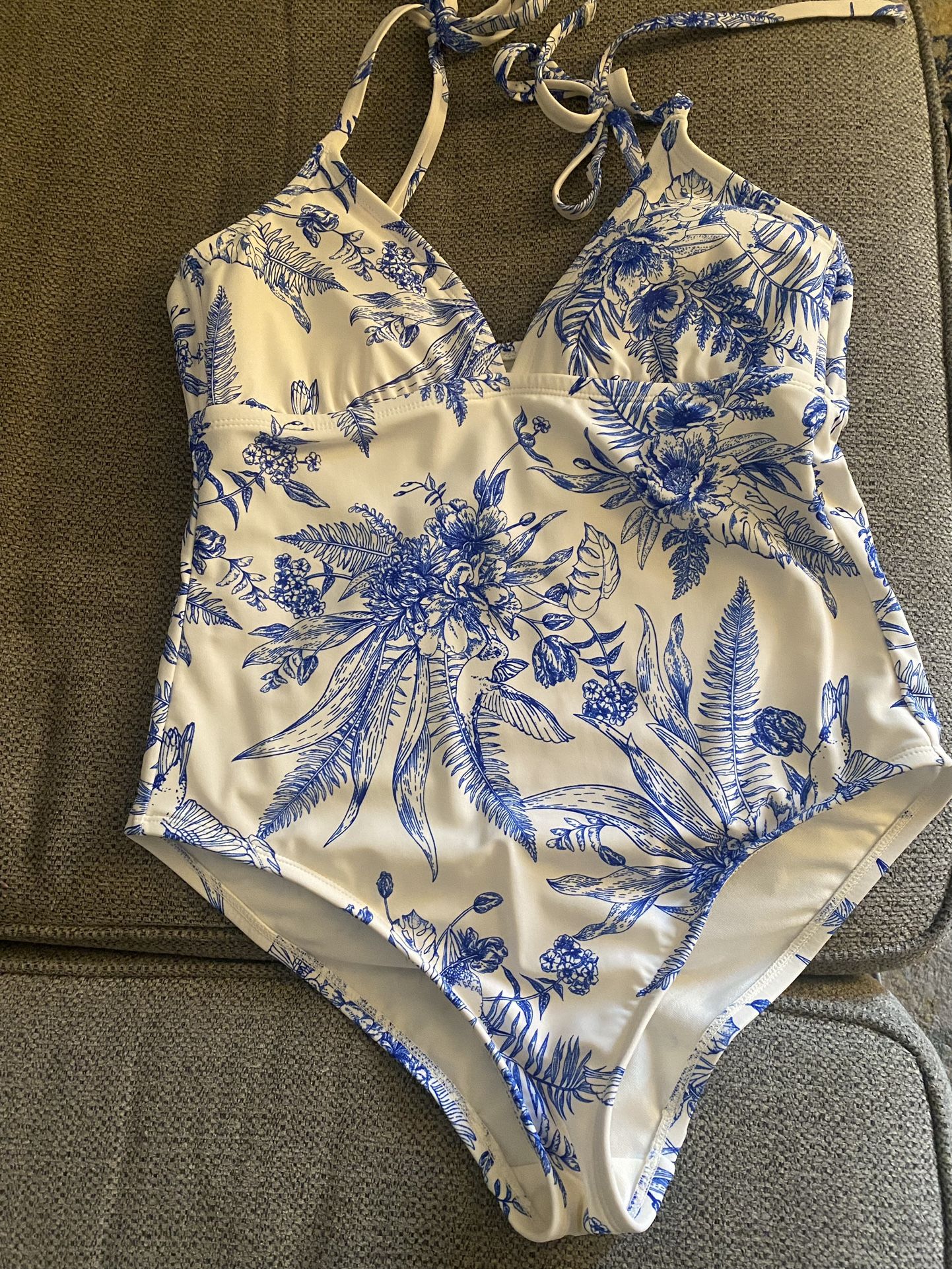 Women’s Swim Suit Size M