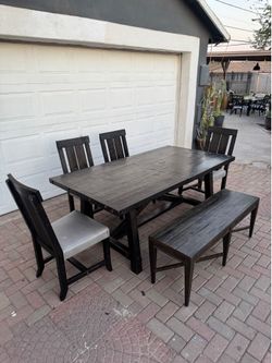 DINING TABLE SET ***FREE DELIVERY ***