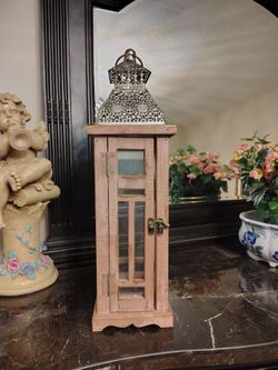 2 beautiful lanterns in spring hill