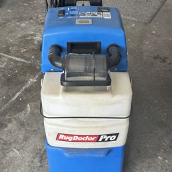 Carpet cleaning machine