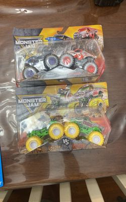 Monster Jam Pirate's Curse vs Zombie Monster Trucks 1:64 Brand New