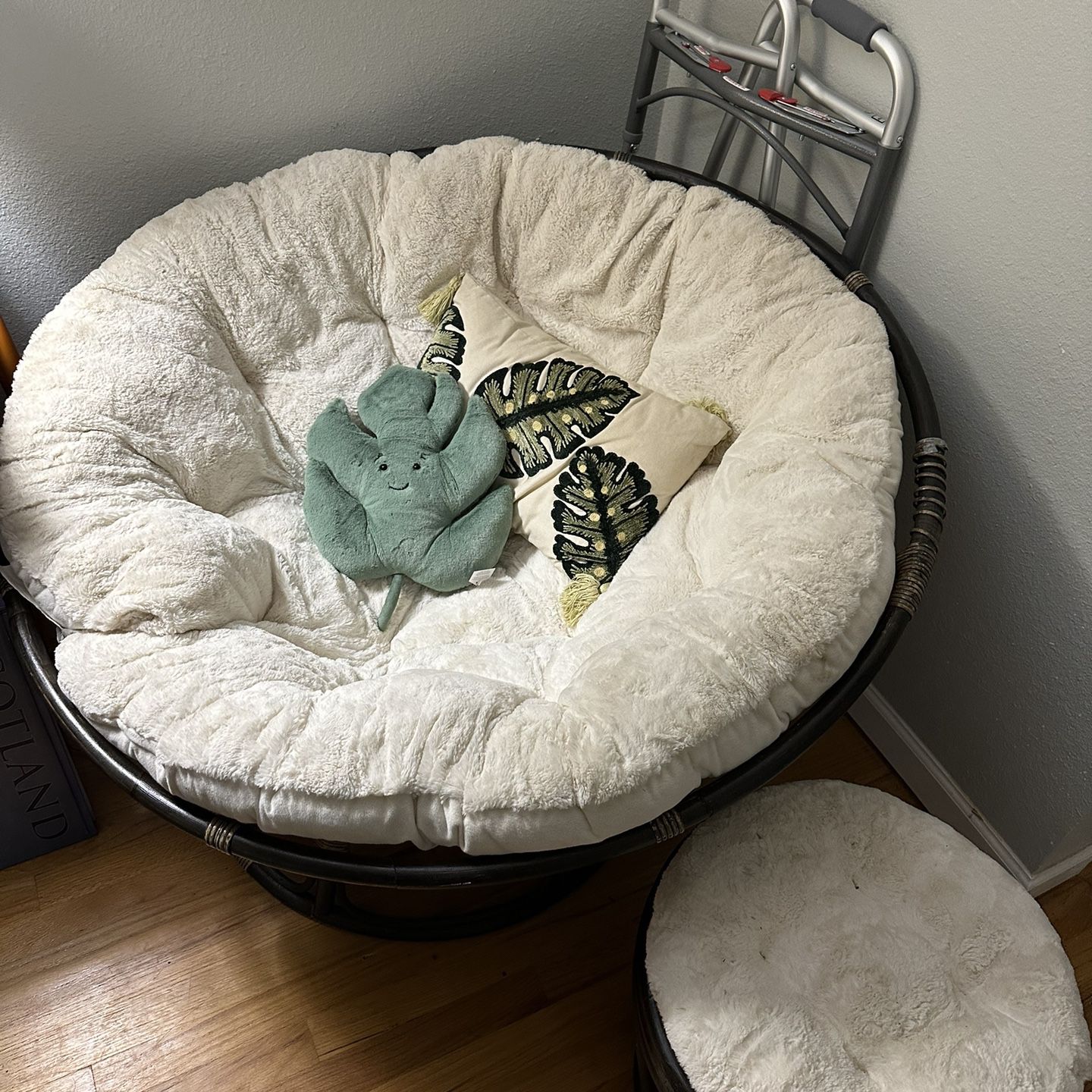 Cozy Chair - Papasan Chair and Footstool