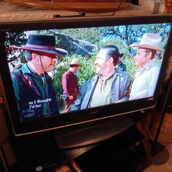 Grate Playing 42 Inch Sony TV With Stan  Two Side Speakers  And Remote  For Sale,it's All Good 👍