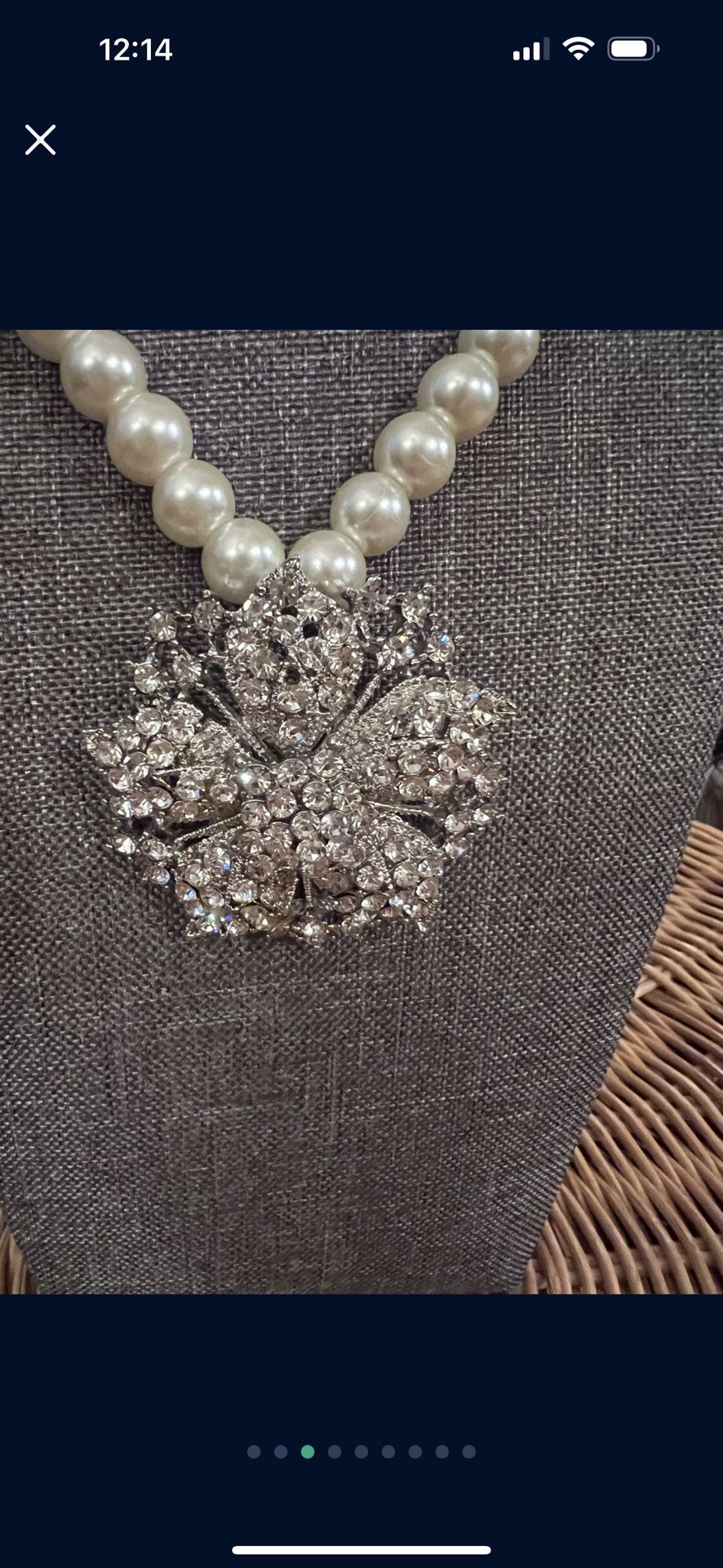 Valentines 💘 Gorgeous Faux Pearl Necklace w Faux Crystal Encrusted Brooch! Two Necklaces In One! And A Gorgeous Brooch!