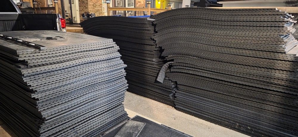 NEW FREE DELIVERY if 20 miles of 60154! Gym mats Workout 94lb 6x4ft Delivery included within 20 miles of 60154 Won't mold like Pebble Top. 75each