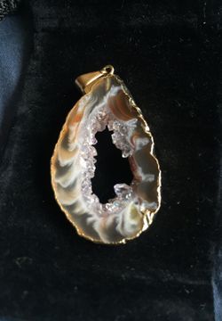 Gold/Geod/Crystal pendant