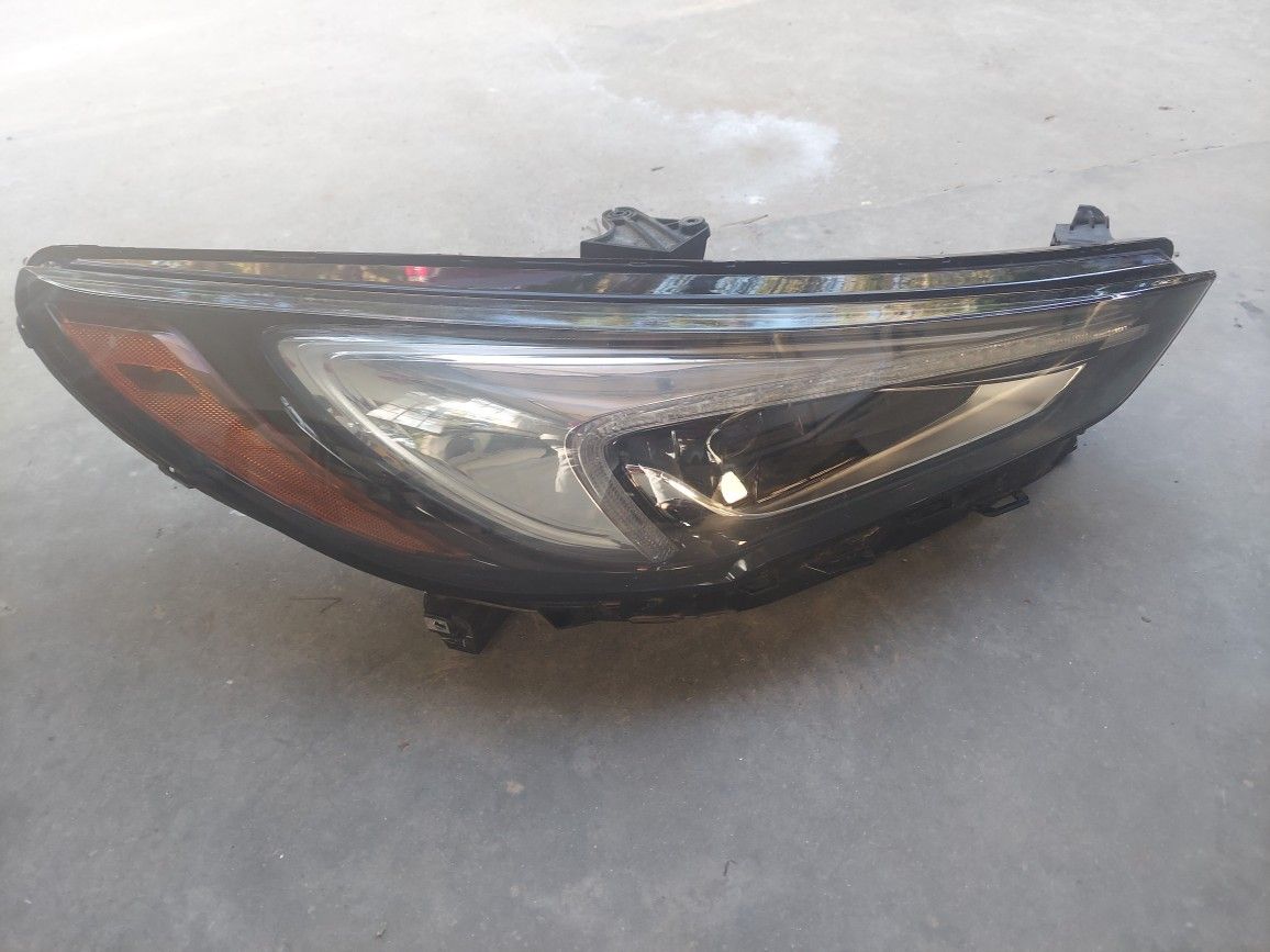 Headlight Enclave 2018,2019 ,2020, 2021 Pasanger Side 
