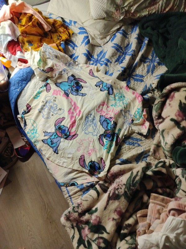 Disney's T-shirt Adult Size Large Leo And Stitch