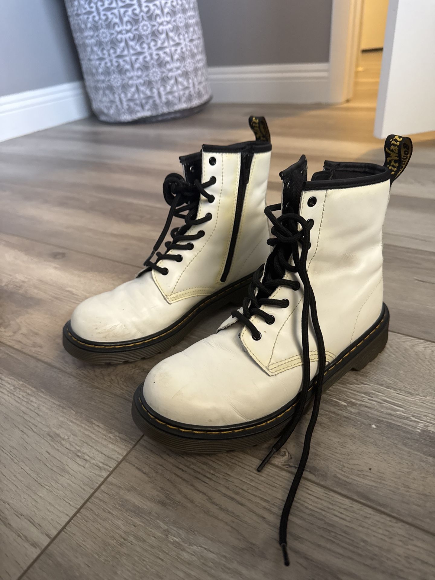 Dr. Martens 1460 Pascal Zip Boots – Women’s Size 6 US – Off-White Leather Combat Boots