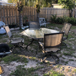 Glass table all aluminum with four swivel chairs