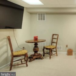 Kitchen table and two chairs very good condition