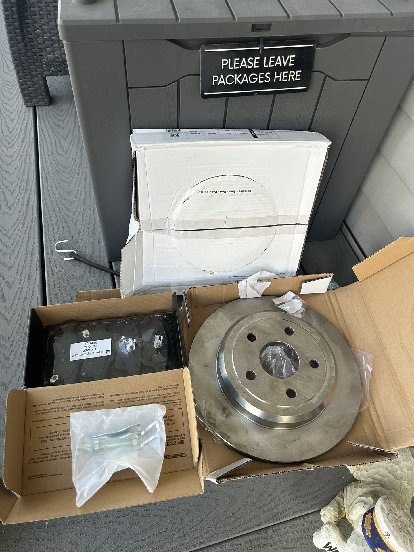 2017 grand Cherokee jeep rear brake pads and rotors