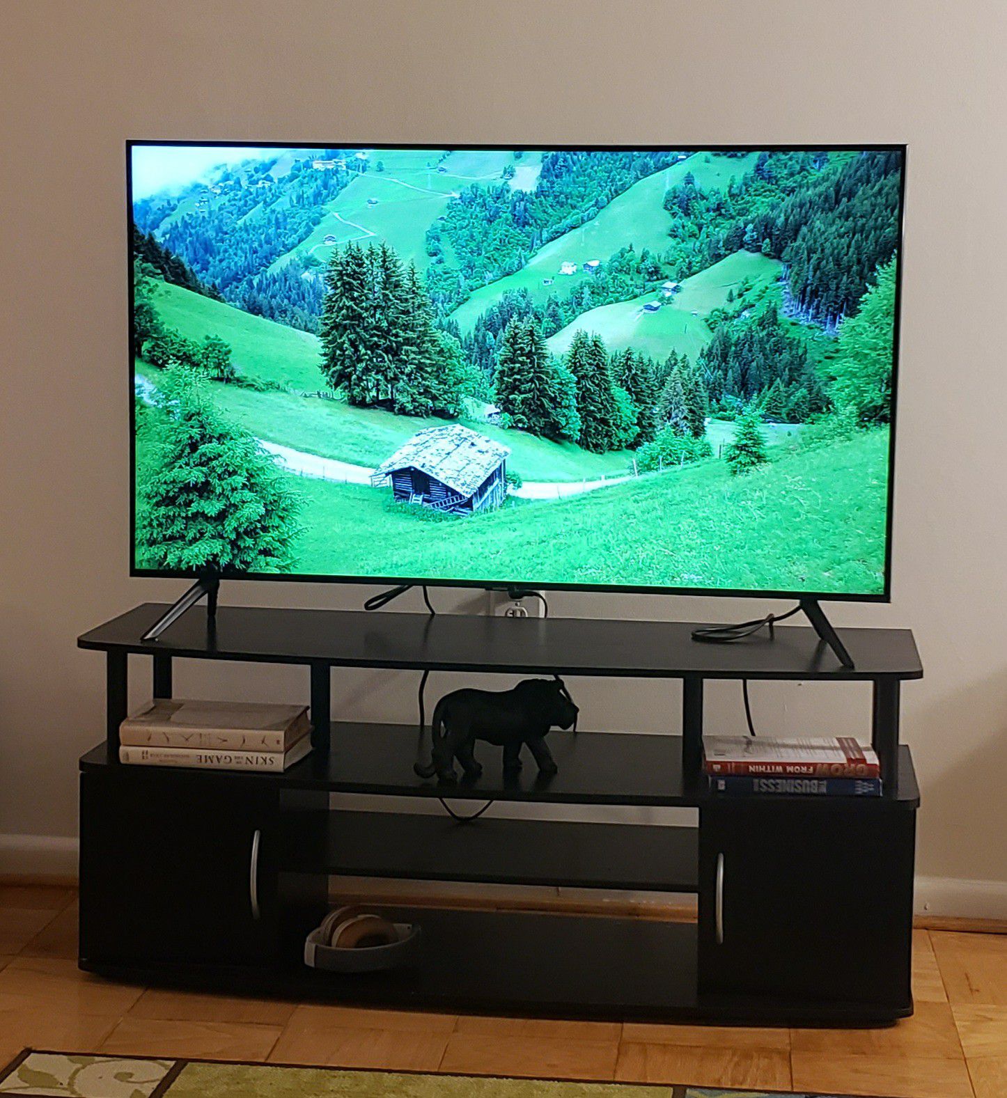 NEW Samsung crystal UHD 8 SERIES TU8000 50 inch smart tizen and tv stand