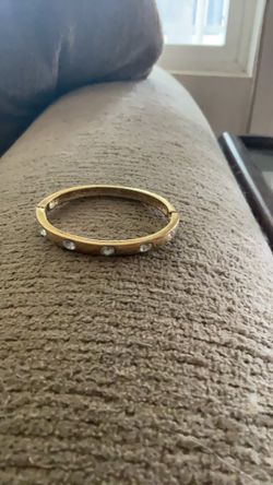 Ladies with gold toe bracelet with stone