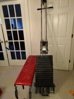 Universal weights and bench