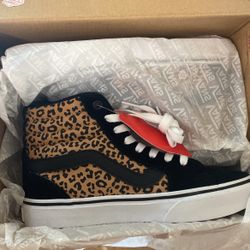Women’s Size 6 Vans 