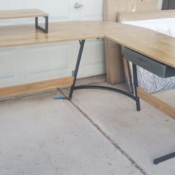 $100 NEWLY ASSEMBLED L-SHAPE COMPUTER DESK 