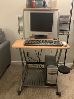 Sleek looking Computer table & chair for sale! Beautiful contemporary/Modern look.