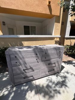 Horizontal dresser