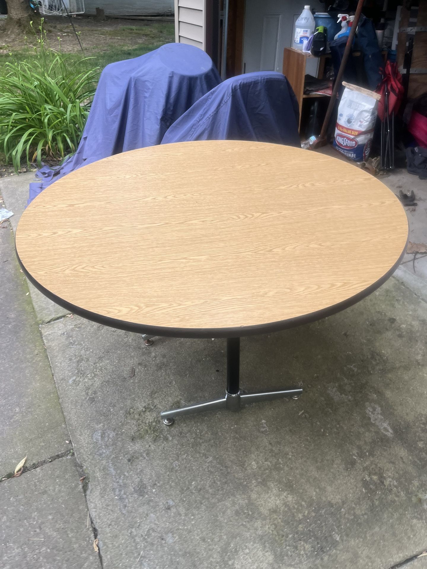 Brand New Large Family Dining Table With Six Drawers
