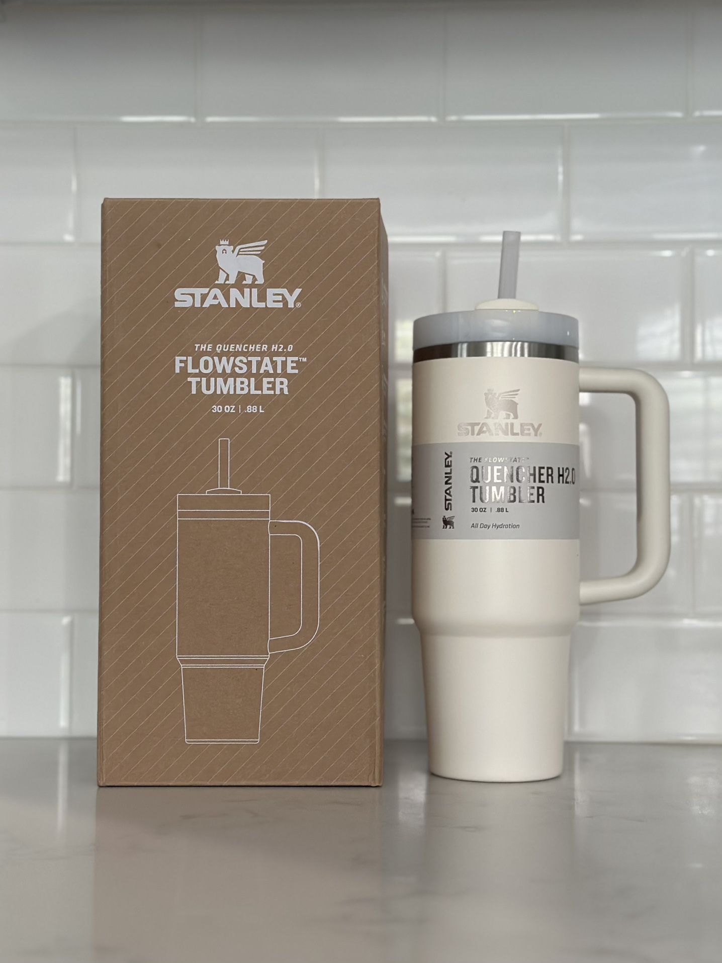 Stanley 30 Oz. Fog Gray The Flowstate Quencher Tumbler for Sale in Yorba  Linda, CA - OfferUp