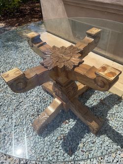 Very Cool Wood Carved Table With 4 Chairs