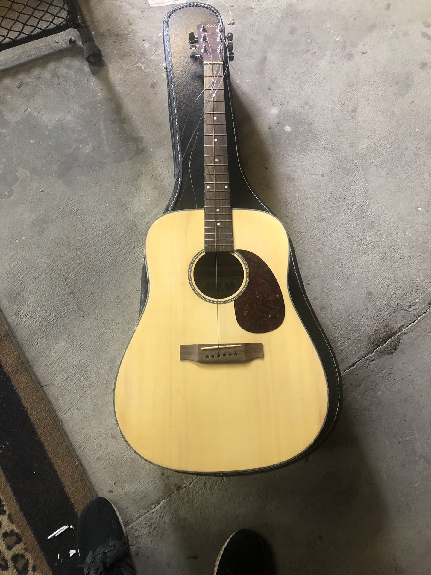 AXL AG-705 w/ Guitar Case