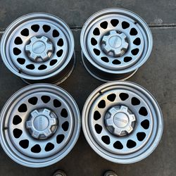 SET OF FOUR 17” CHEVY GMC WHEELS