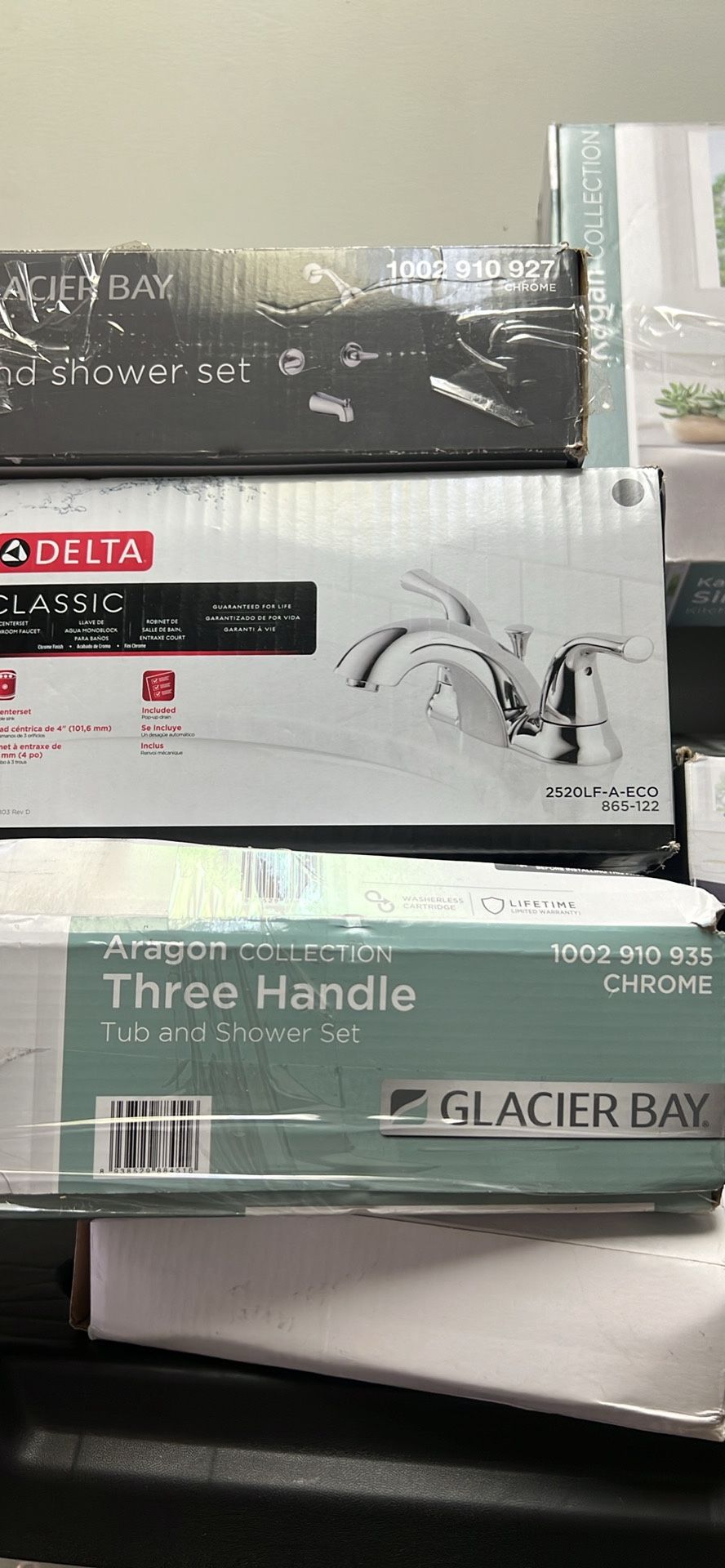 Classic 4 in. Centerset 2-Handle Bathroom Faucet in Chrome 561