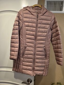 Puffer jacket fits 2 to 4