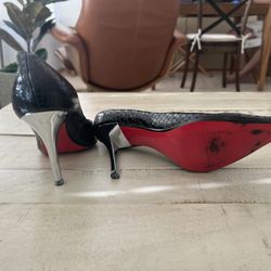 Shoes Size 8 ,pointed Toe, Metal And Leather With Red Soles 