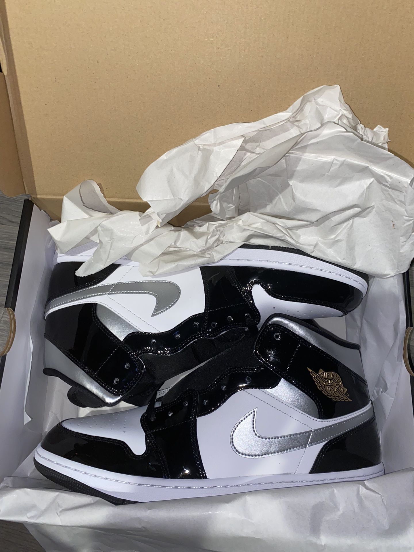 Jordan 1 Mid SE Patent Black White Metallic Silver Metallic