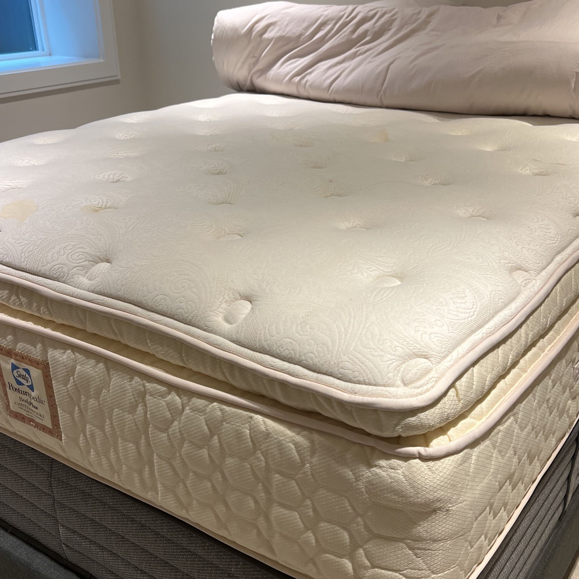 Queen Pillow Top Mattress for Sale in Kirkland, WA OfferUp