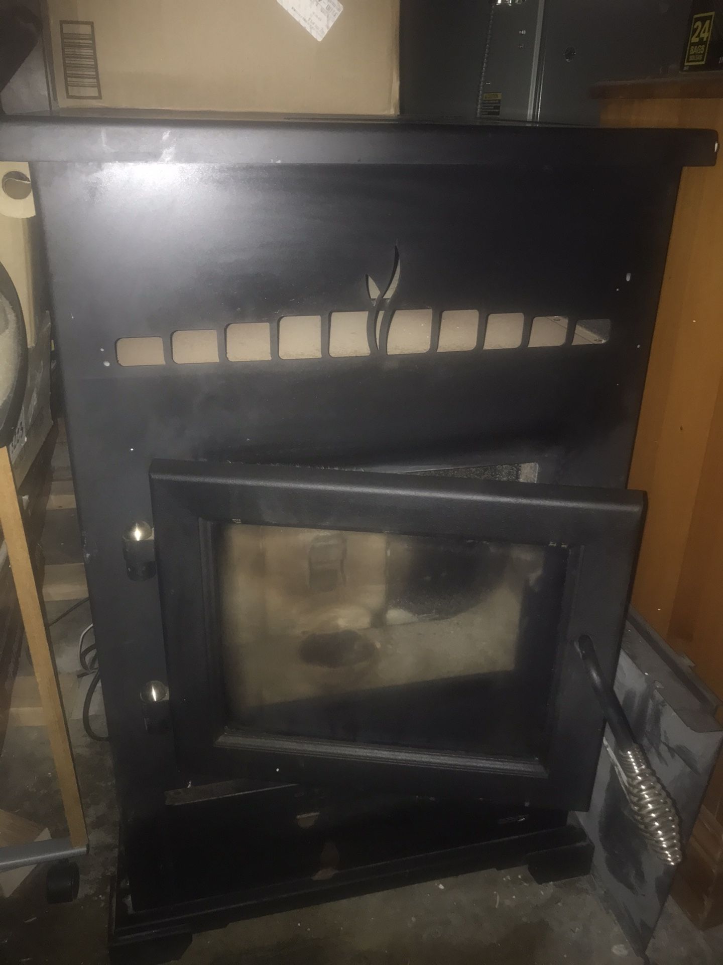 Heatilator Eco Choice cab50 Pellet Stove. Pending Pick Up for Sale in