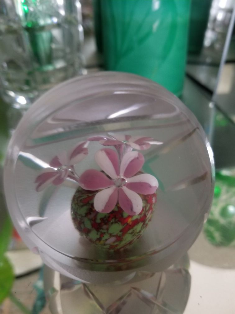 Paper weight with flower