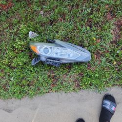2018 Nissan Altima Right Headlight 