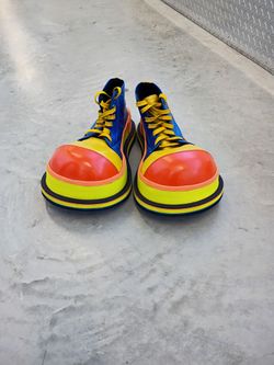 Clown shoes