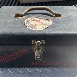 Milwaukee Metal Tool Box + Assorted Hole Saws & Arbors – Vintage Heavy Duty 