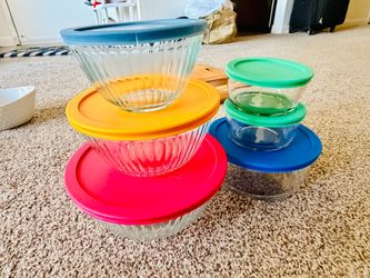 Pyrex and anchor Glass Mixing Bowl and Storage Set
