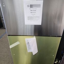 21.9 cu. ft. Top Freezer Refrigerator in Fingerprint Resistant Stainless Steel Garage Ready