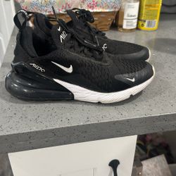 Women’s Nike Air max  270 Size 6.5