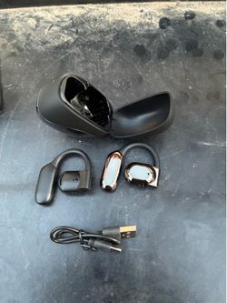 Wireless earbuds