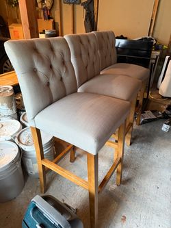 Bar stools/chairs