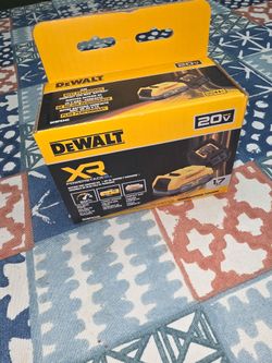 New Dewalt 20V MAX XR POWERSTACK Lithium-Ion Battery Starter Kit with 1.7Ah Battery and Charger