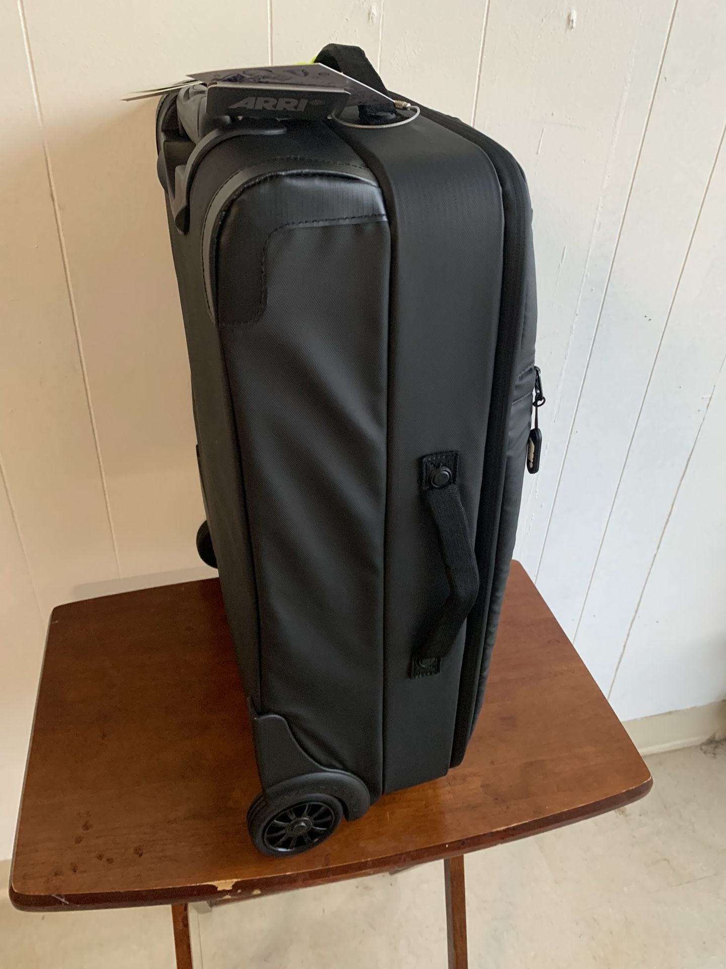Suit Case Adv Entity Roll Bag 45 L